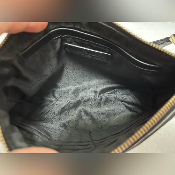 Michael Kors Gilmore Leather Crossbody Bag - Picture 6 of 11